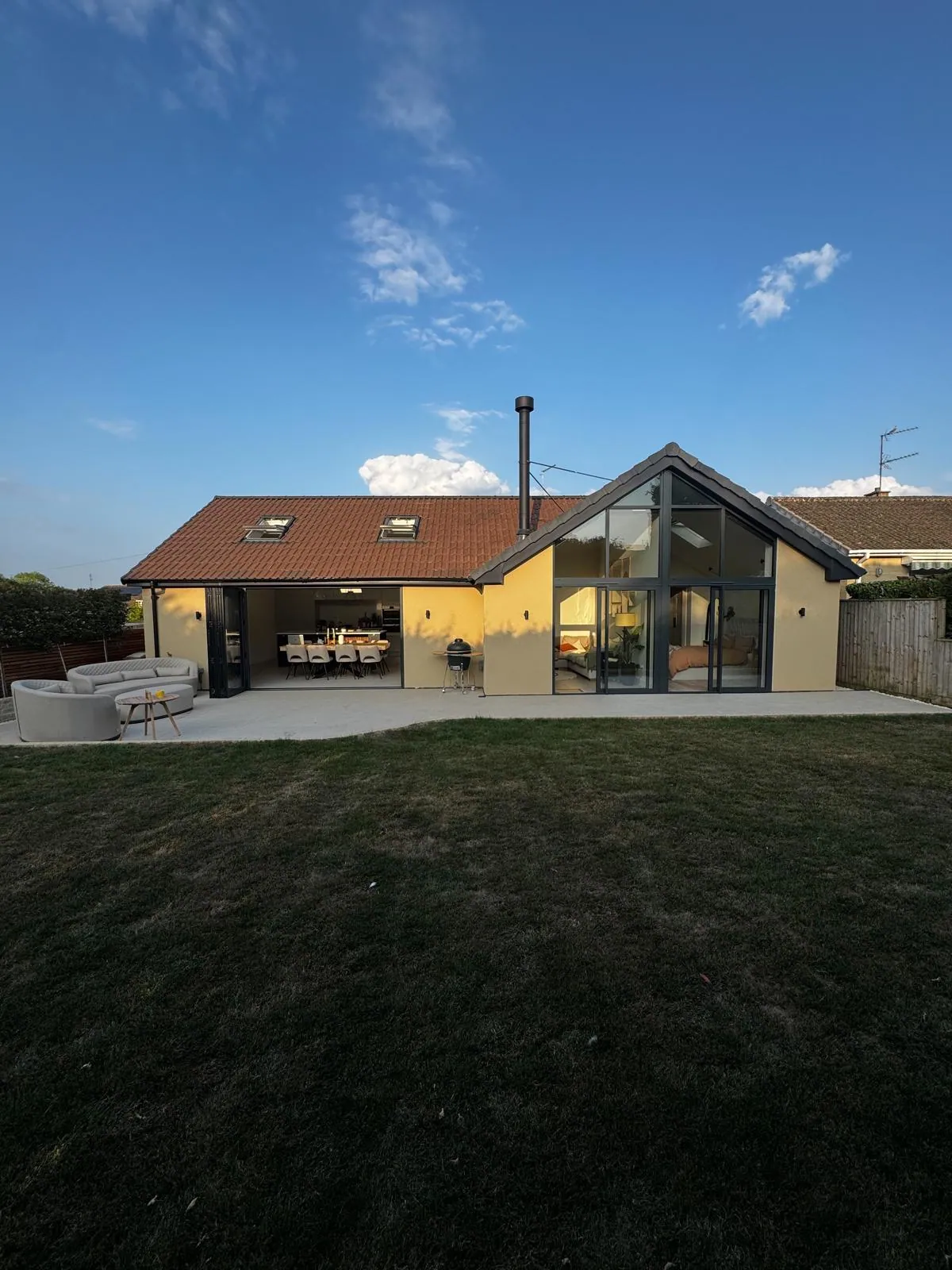 Bungalow Remodel with Cedar Cladding – photo 4