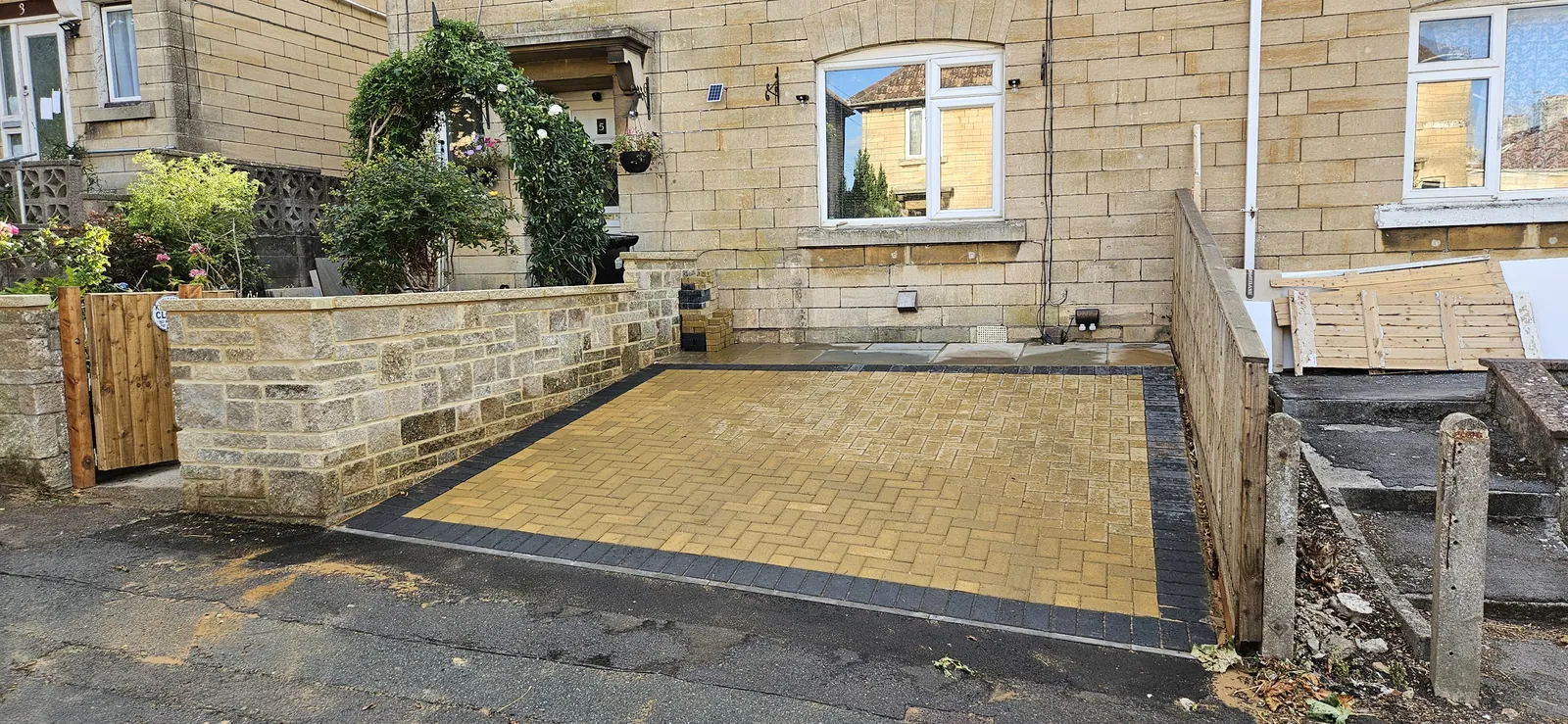 Golden Gravel Driveway – Bath